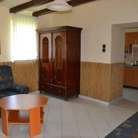 Arany Tisza Apartmanhaz * Поросло