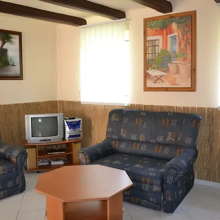 Arany Tisza Apartmanhaz Поросло